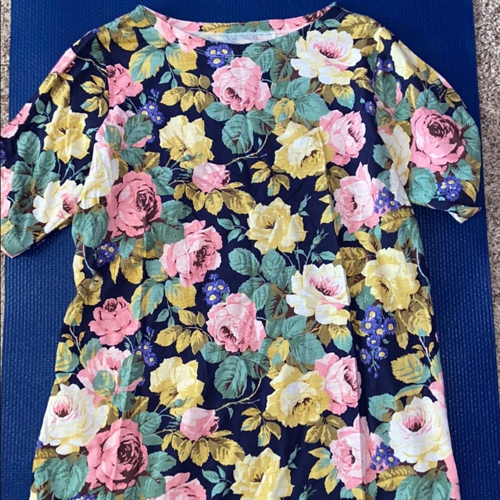 UNIQLO OVERSIZED T-SHIRT